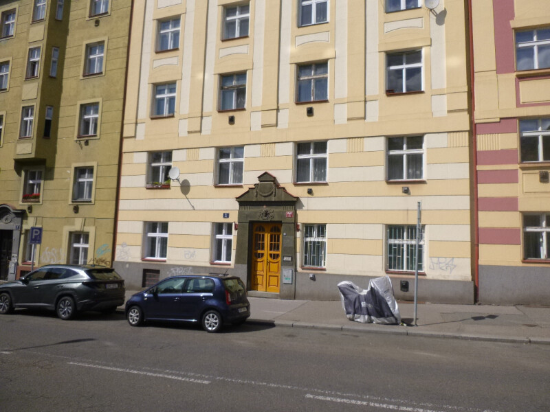 Byt 1+1 a podíl na pozemku v Praze - Nuslích