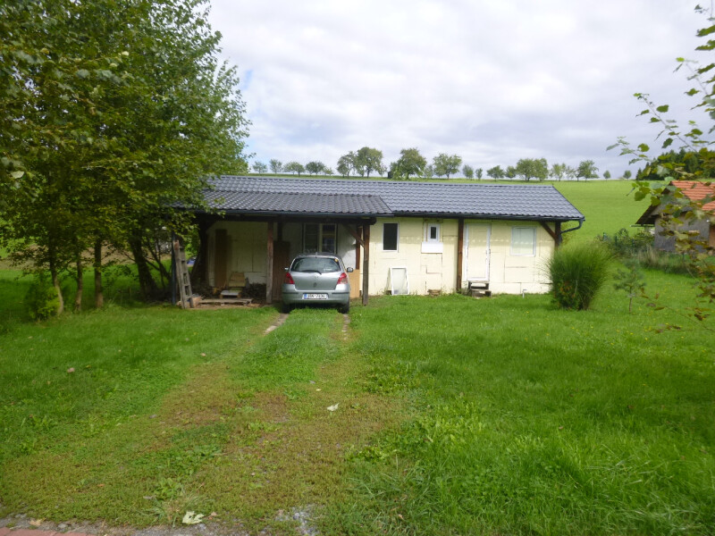 Pozemek s neevidovaným objektem v obci Podolí, okr. Vsetín