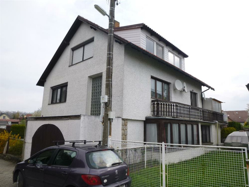 Rodinný dům v obci Dolní Břežany, okr. Praha-západ